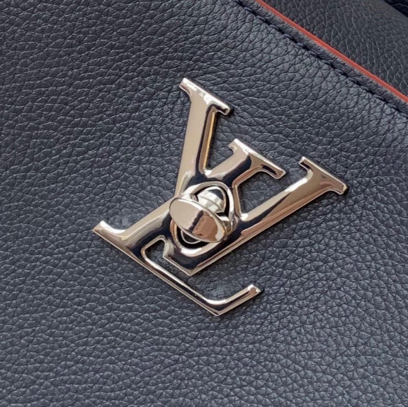 Louis Vuitton LOCKME DAY BAG - Image 3