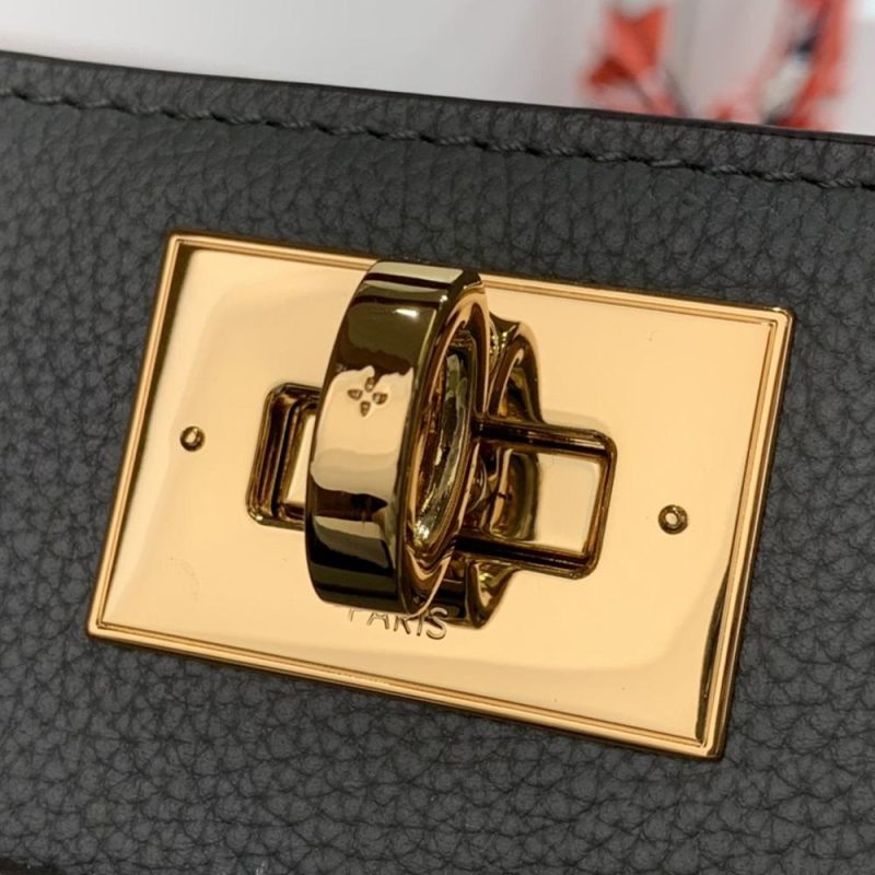 Louis Vuitton ON MY SIDE MM - Image 6