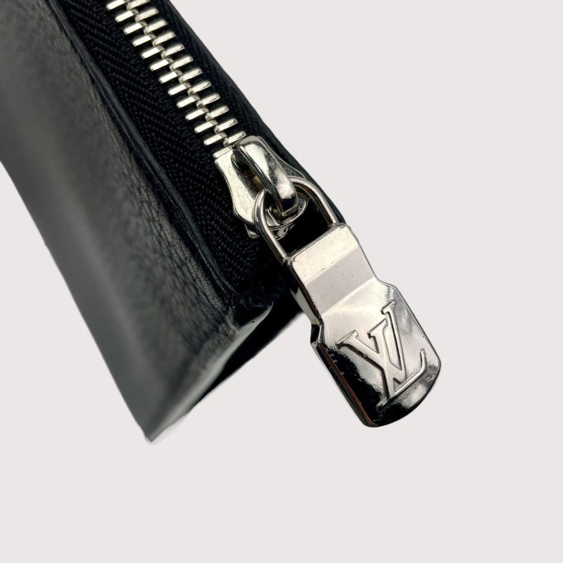LOUIS VUITTON Jour Initials Taurillon Pochette - Image 9