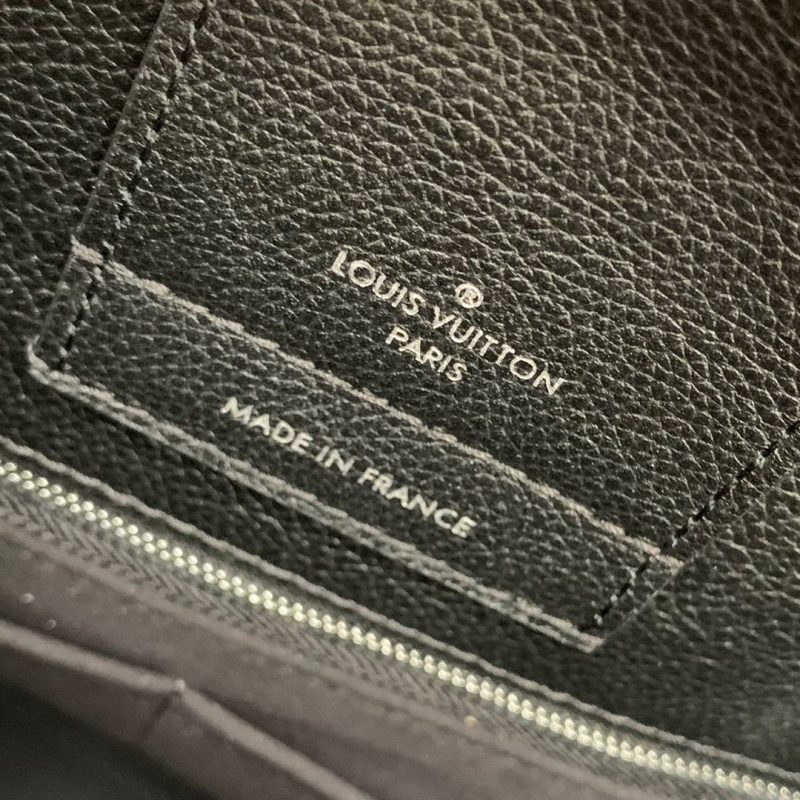 Louis Vuitton LOCKME DAY BAG - Image 5