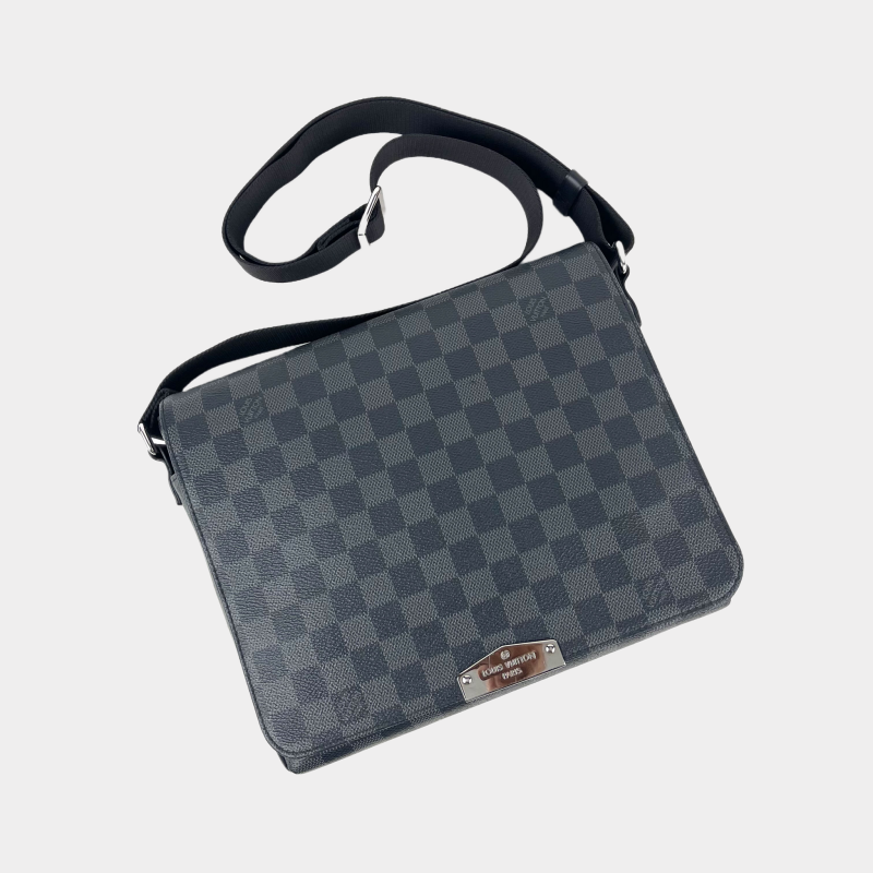 LOUIS VUITTON District Messenger PM Graphite - Image 3