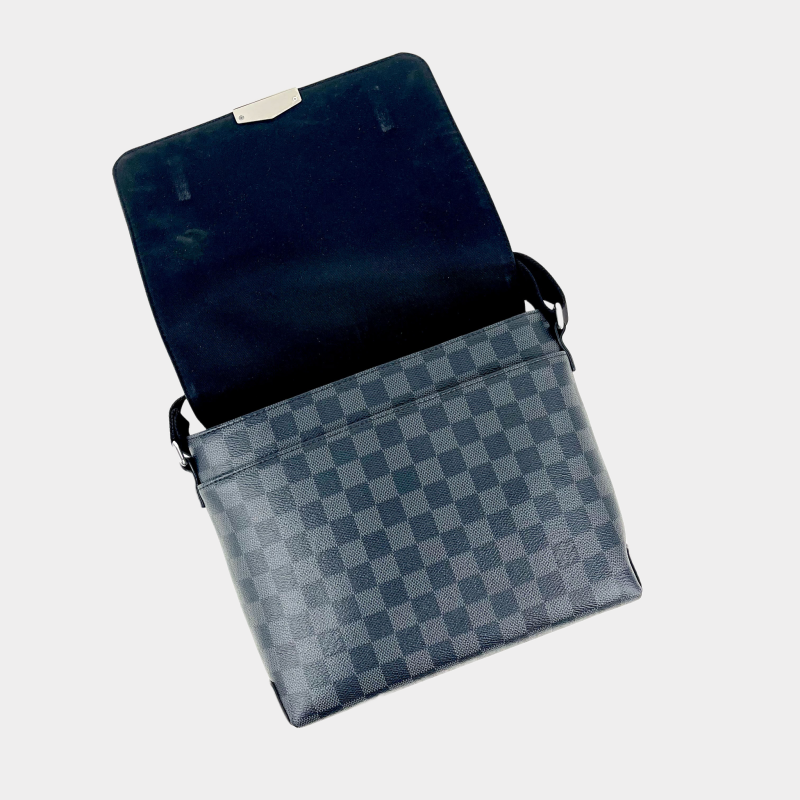 LOUIS VUITTON District Messenger PM Graphite - Image 4