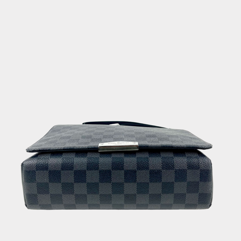LOUIS VUITTON District Messenger PM Graphite - Image 6