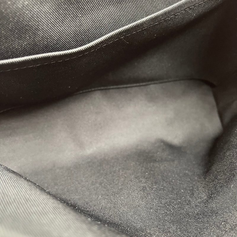LOUIS VUITTON District Messenger PM Graphite - Image 8