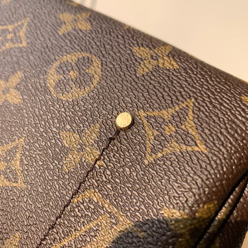 Louis Vuitton Favorite PM Monogram Canvas - Image 4