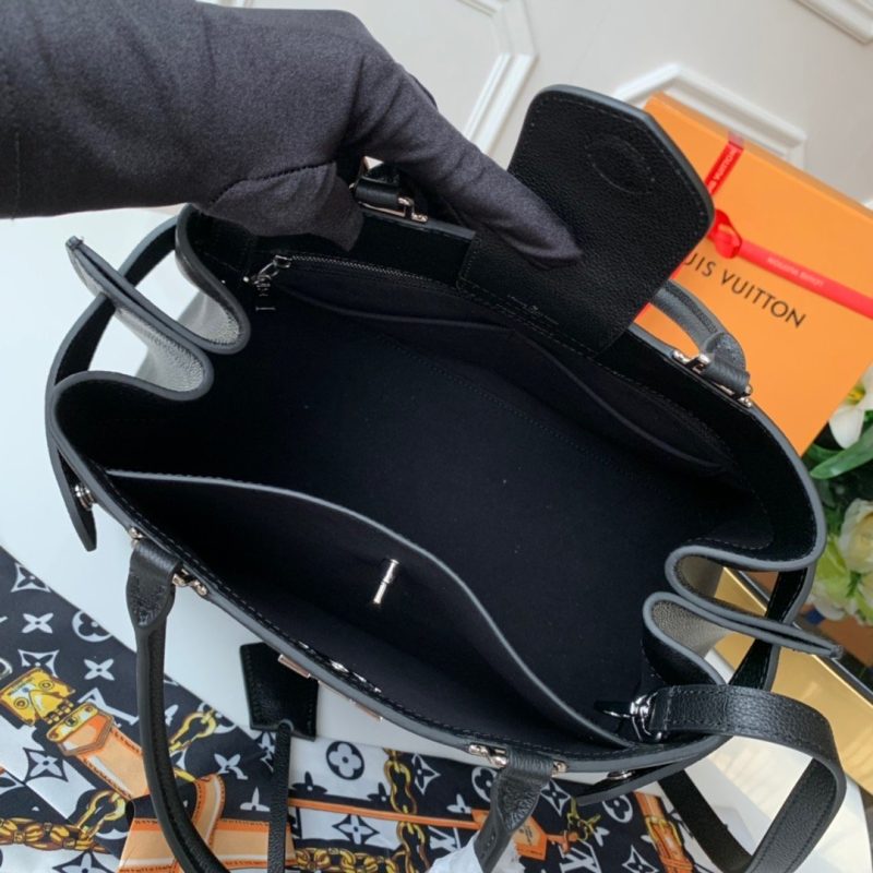 Louis Vuitton LOCKME DAY BAG - Image 3