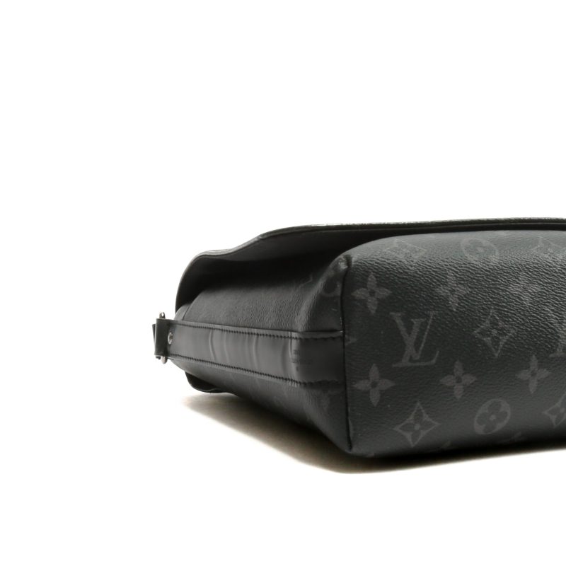 LOUIS VUITTON District Messenger MM Monogram Eclipse - Image 8