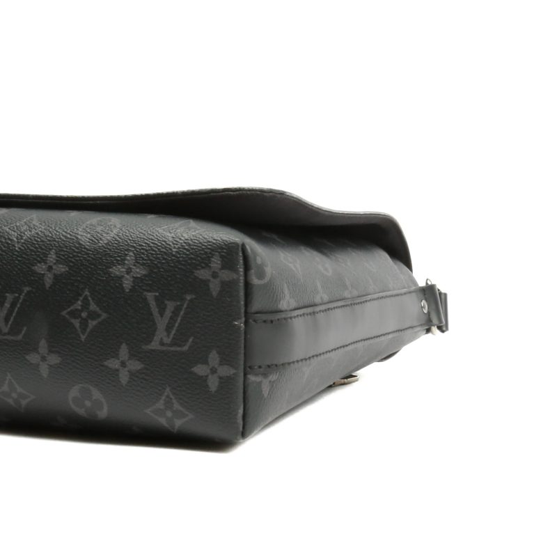 LOUIS VUITTON District Messenger MM Monogram Eclipse - Image 9
