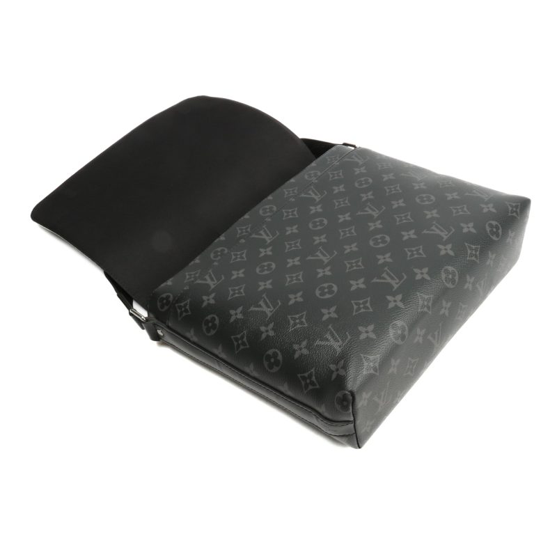LOUIS VUITTON District Messenger MM Monogram Eclipse - Image 10