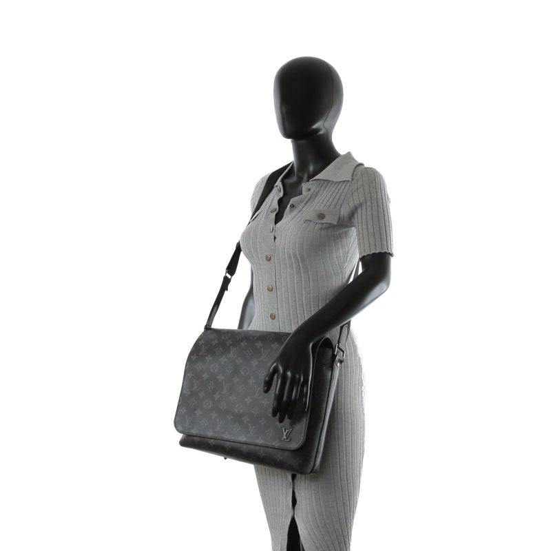 LOUIS VUITTON District Messenger MM Monogram Eclipse