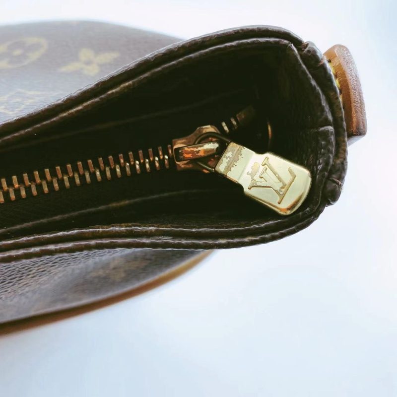 Louis Vuitton Looping GM TWS - Image 5
