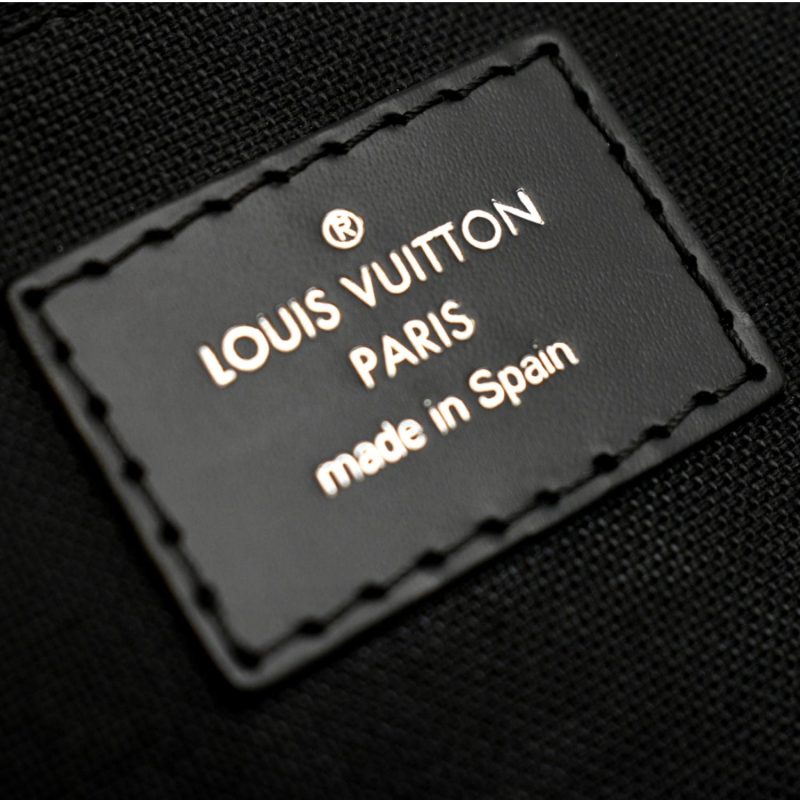 LOUIS VUITTON District MM Damier Graphite Messenger Bag Black - Image 12