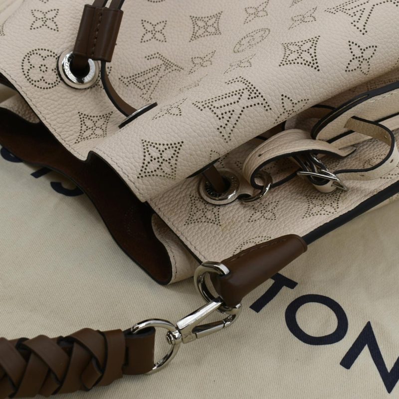 LOUIS VUITTON Muria Mahina Perforated Leather Crossbody Bag Creme - Image 5