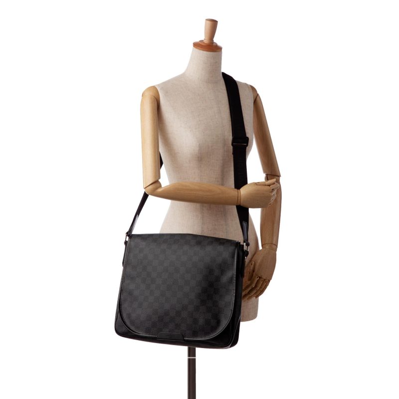Louis Vuitton Damier Graphite Daniel MM (SHG-nyX3iR) - Image 4