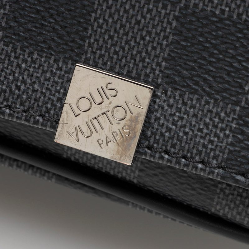 Louis Vuitton Damier Graphite District MM Messenger Bag (SHF-19605) - Image 10