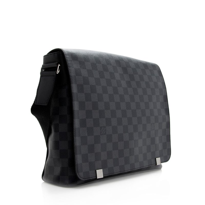Louis Vuitton Damier Graphite District MM Messenger Bag (SHF-19605)