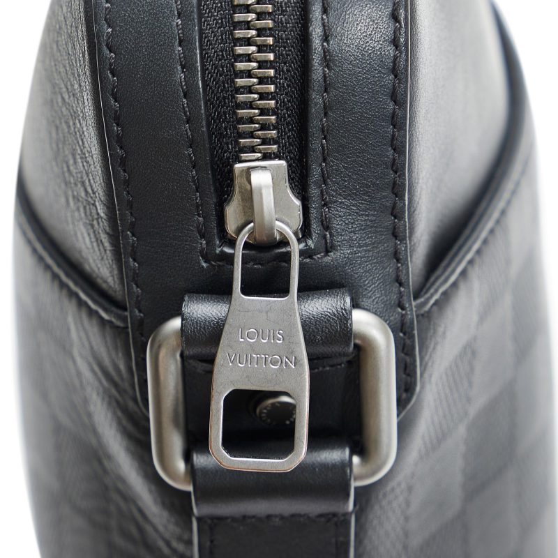 Louis Vuitton Damier Infini District Pochette (SHG-Zkmh73) - Image 8