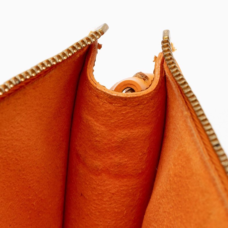 Louis Vuitton Epi Leather Pochette Accessoires (SHF-K8wXuO) - Image 9