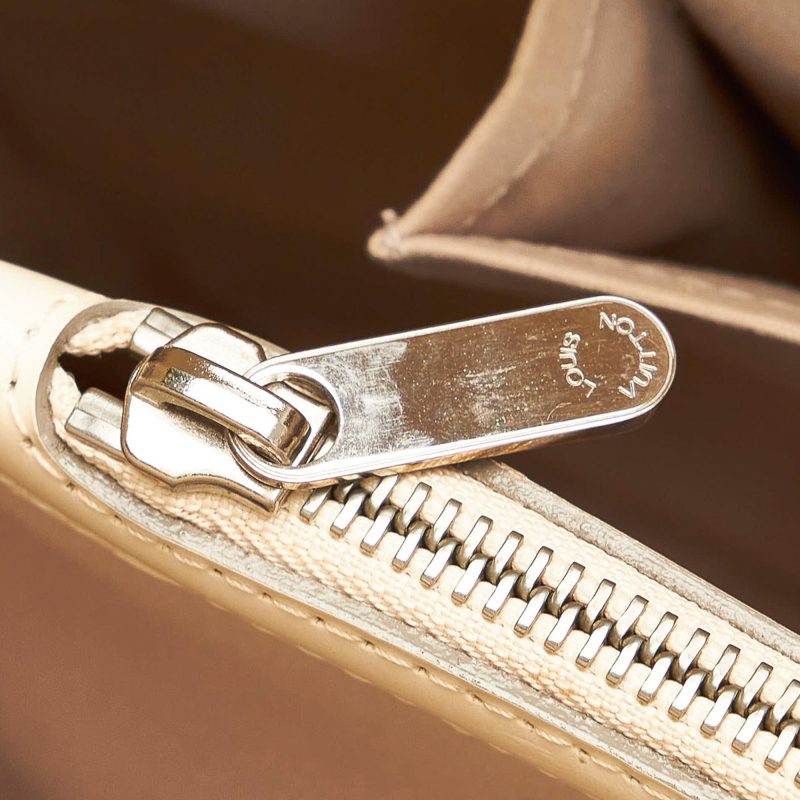 Louis Vuitton Epi Passy GM (SHG-31359) - Image 9