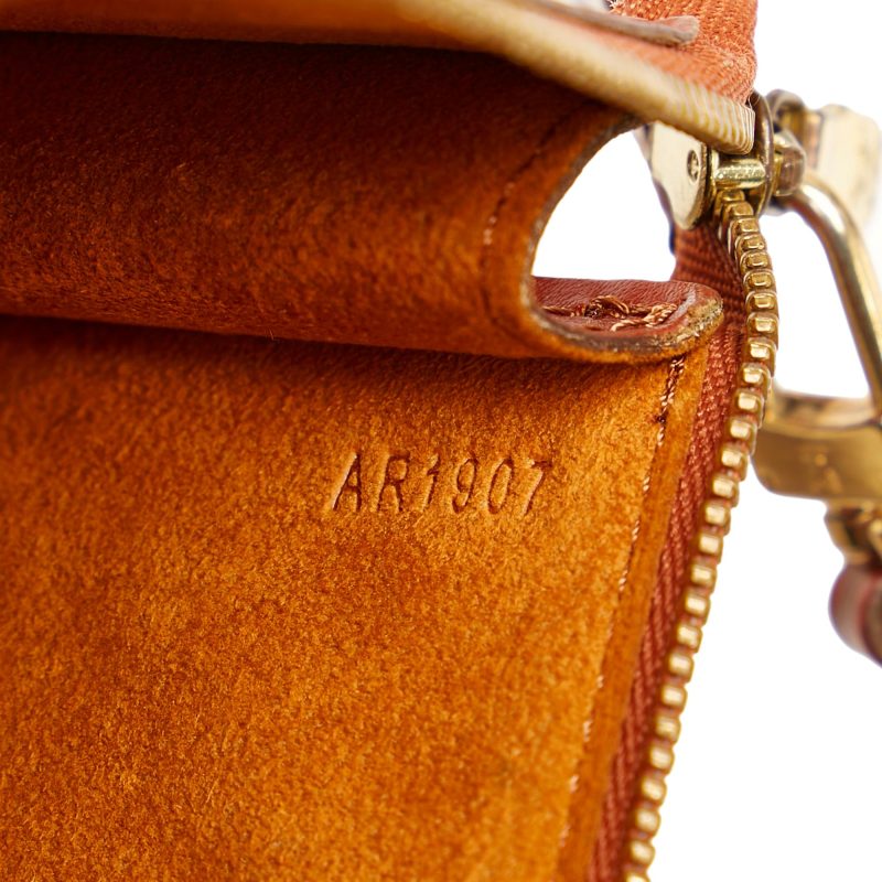 Louis Vuitton Epi Pochette Accessoires (SHG-28790) - Image 7