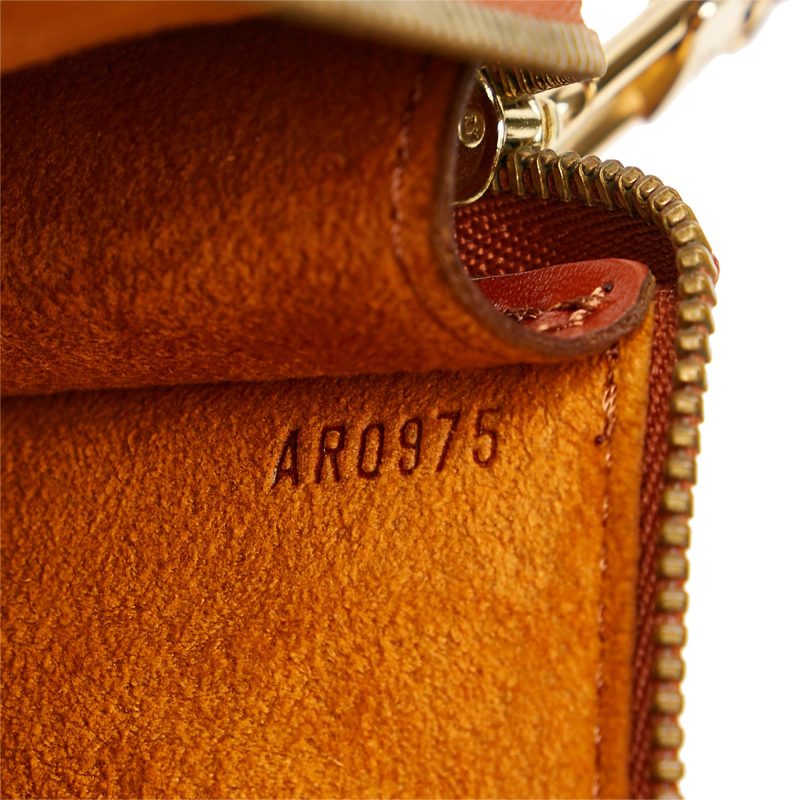 Louis Vuitton Epi Pochette Accessoires (SHG-34423) - Image 7