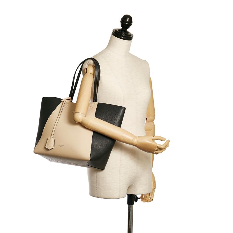 Louis Vuitton LockMe Cabas (SHG-37279) - Image 4