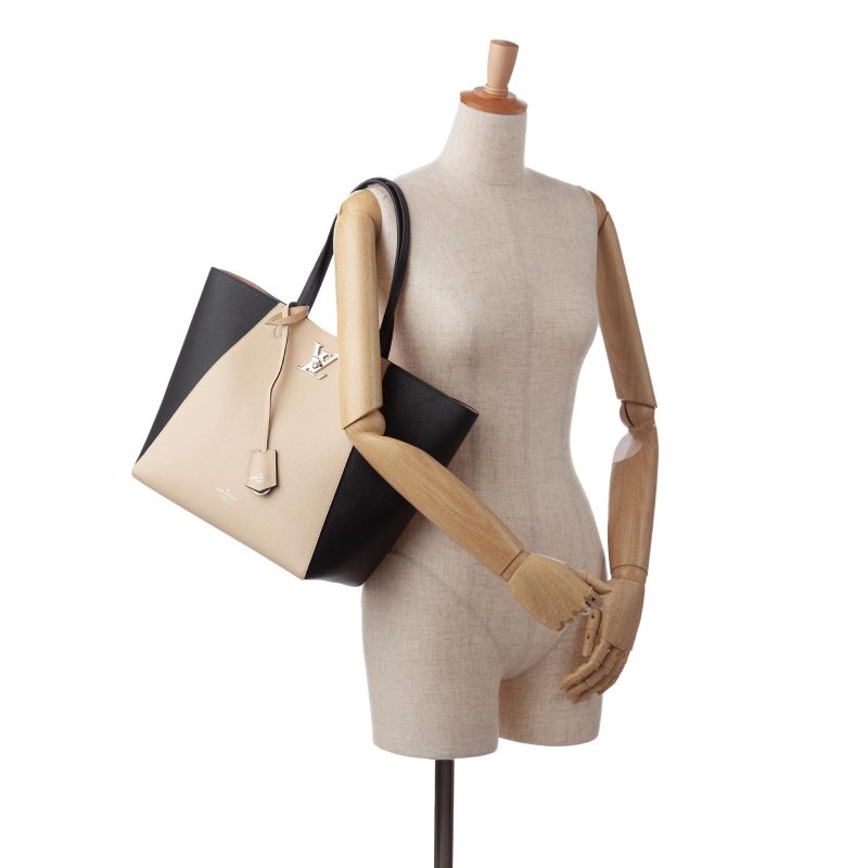 Louis Vuitton LockMe Cabas (SHG-Y3DBMm) - Image 4
