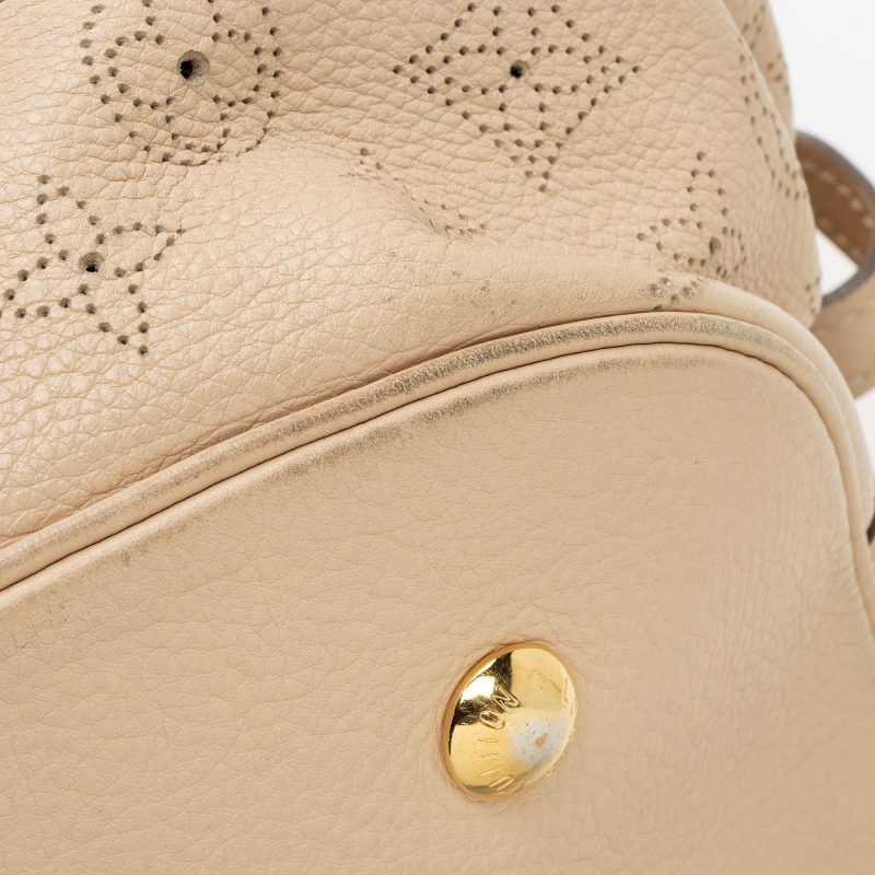 Louis Vuitton Mahina Leather L Hobo (SHF-f8hOUF) - Image 17