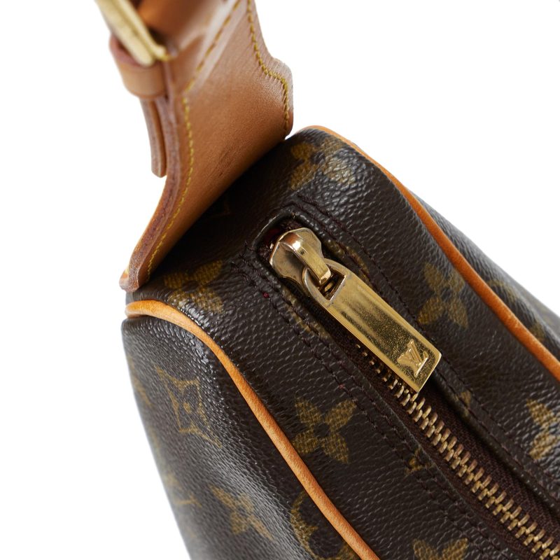 Louis Vuitton Monogram Croissant MM (SHG-Ob22ft) - Image 8