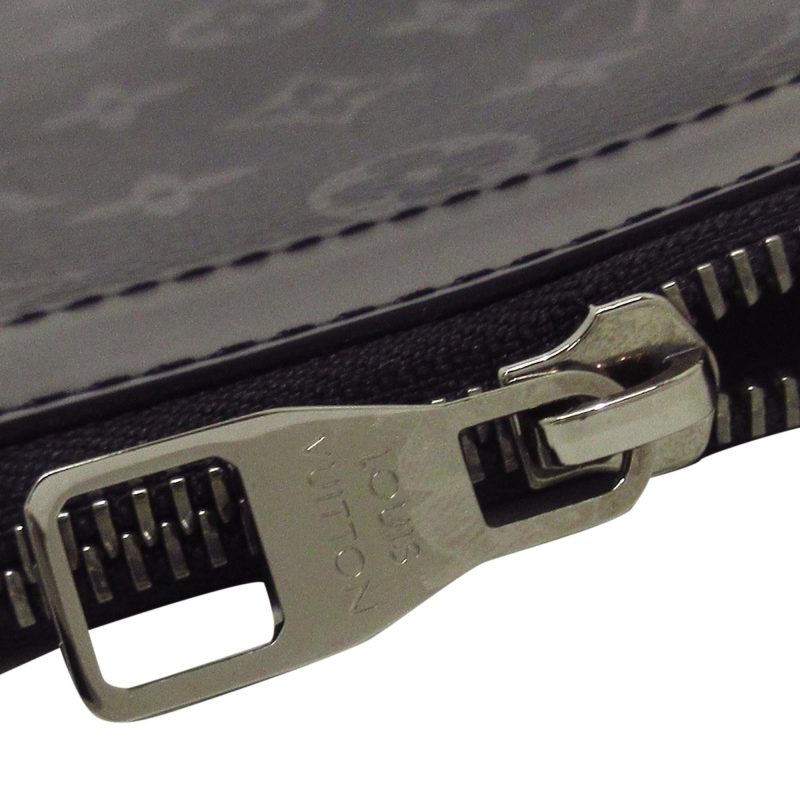 Louis Vuitton Monogram Eclipse Discovery Pochette (SHG-H5M49L) - Image 8
