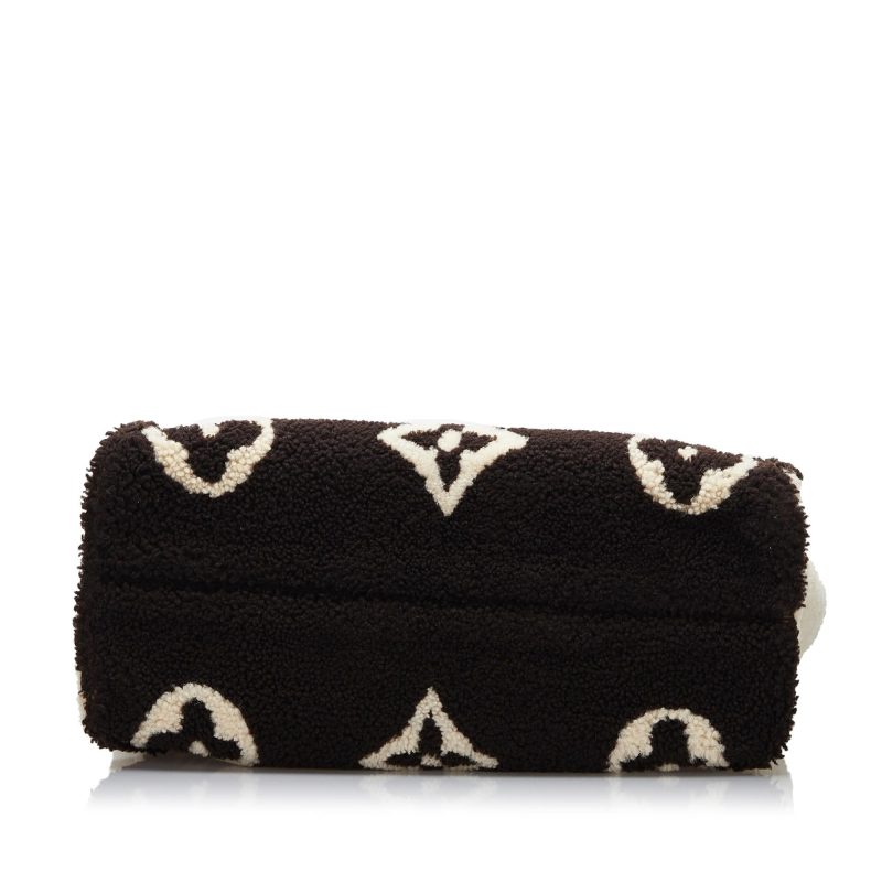 Louis Vuitton Monogram Giant Shearling Teddy Onthego GM (SHG-1IVGqB) - Image 3