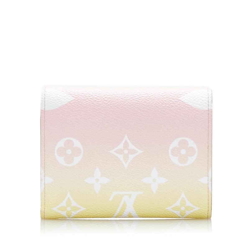 Louis Vuitton Monogram Giant Victorine Wallet (SHG-cKhmPR) - Image 2