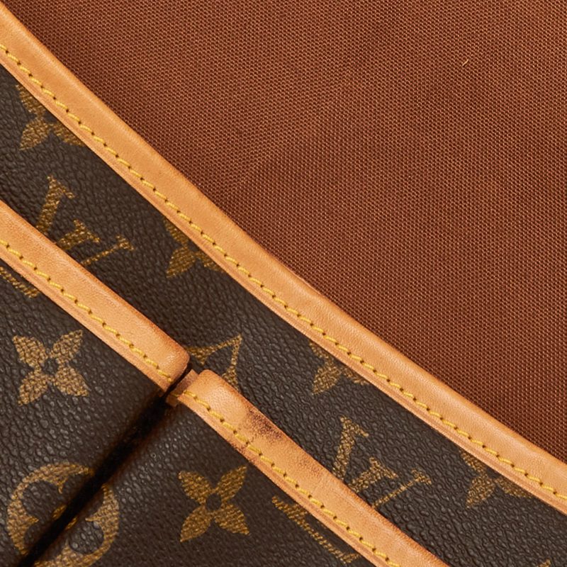 Louis Vuitton Monogram Gibeciere MM (SHG-Lzd3KI) - Image 10