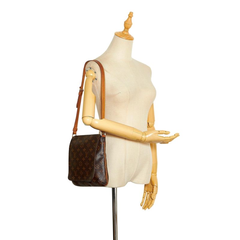Louis Vuitton Monogram Musette Salsa Short (SHG-lCsl7B) - Image 4