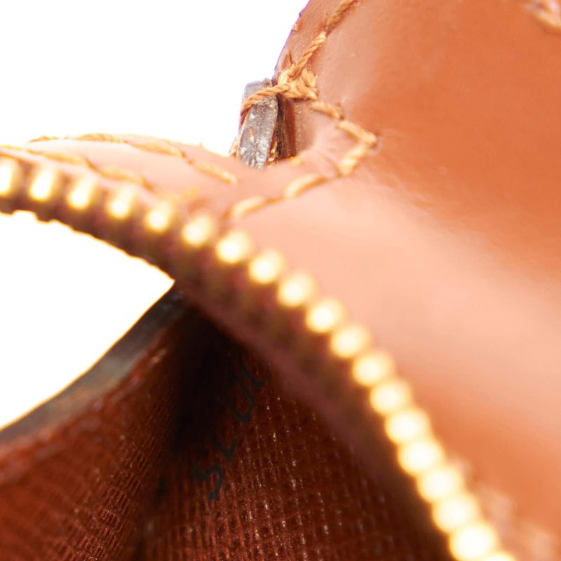 Louis Vuitton Monogram Pochette Homme (SHG-32766) - Image 8