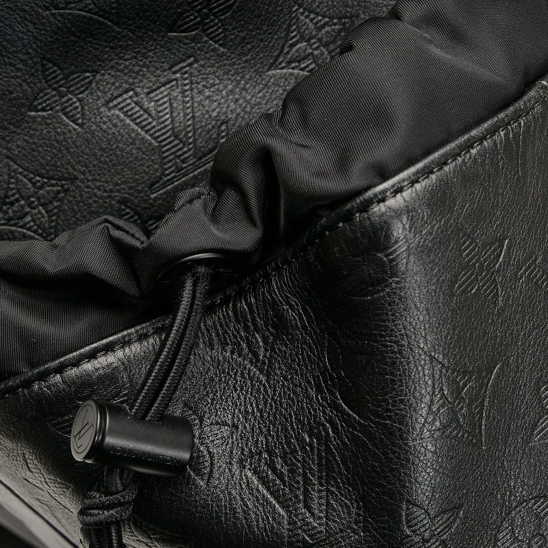 Louis Vuitton Monogram Shadow Discovery (SHG-P9Uz0c) - Image 9