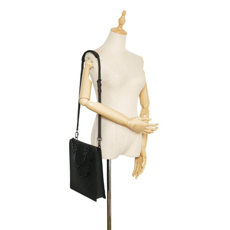 Louis Vuitton Monogram Taurillon Sac Plat (SHG-YouJrv) - Image 4