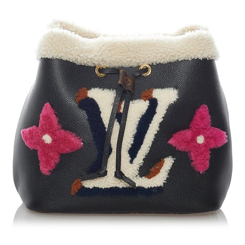 Louis Vuitton Monogram Teddy Shearling Neonoe (SHG-37294) - Image 9