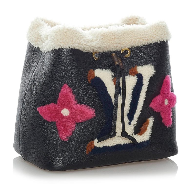Louis Vuitton Monogram Teddy Shearling Neonoe (SHG-37294)
