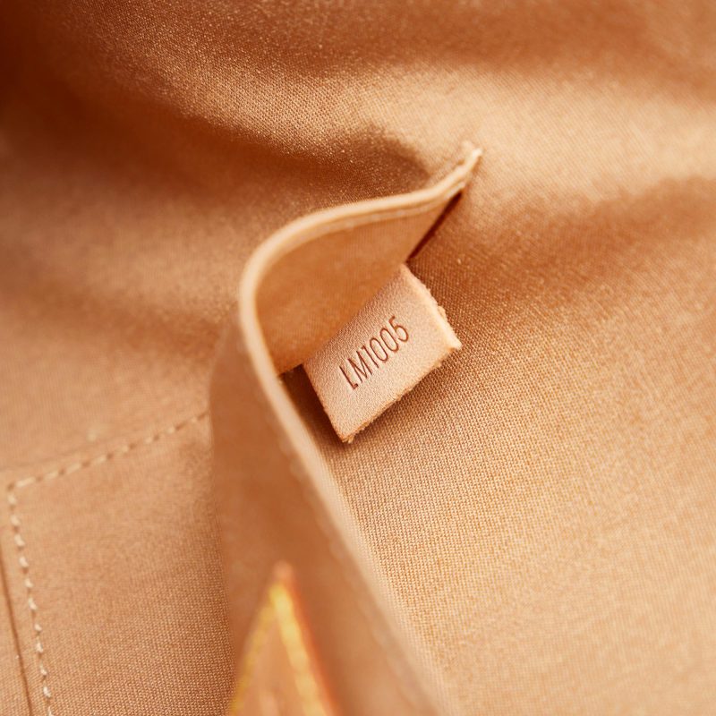 Louis Vuitton Monogram Vernis Roxbury Drive (SHG-yBcZJA) - Image 7