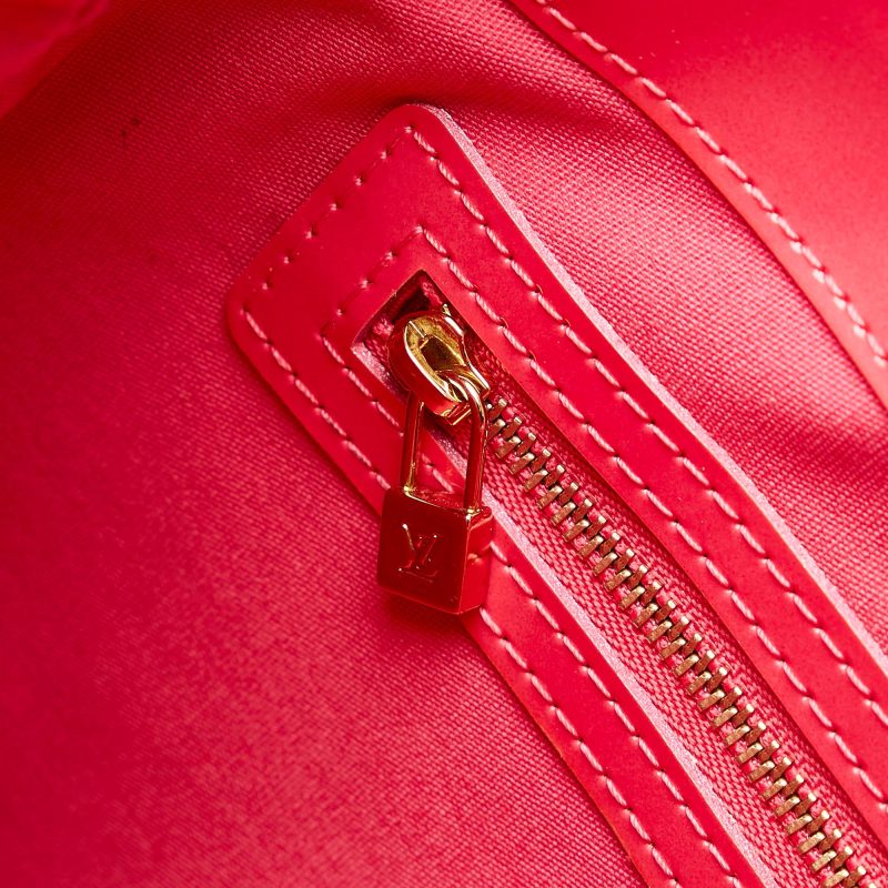 Louis Vuitton Monogram Vernis Wilshire PM (SHG-YVHE6k) - Image 8
