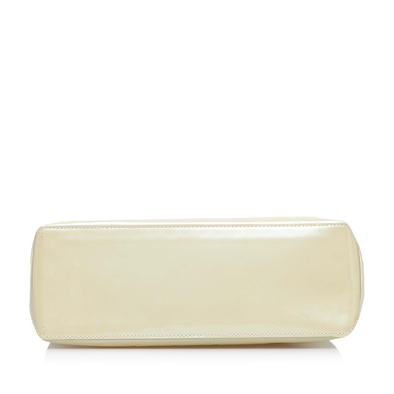 Louis Vuitton Monogram Vernis Wilshire PM (SHG-d7KIiW) - Image 3
