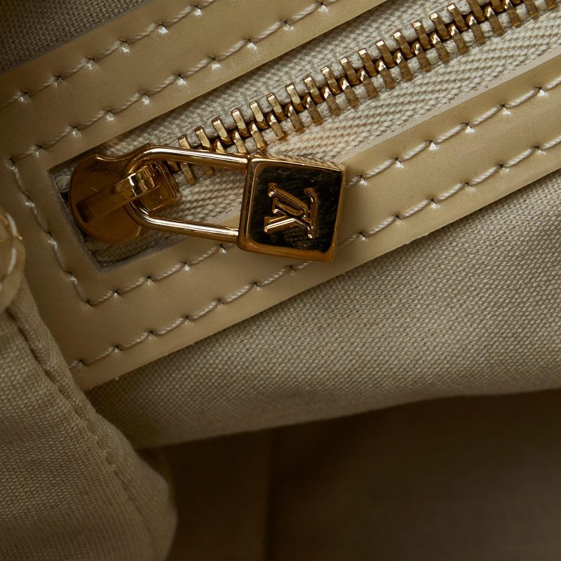 Louis Vuitton Monogram Vernis Wilshire PM (SHG-d7KIiW) - Image 8