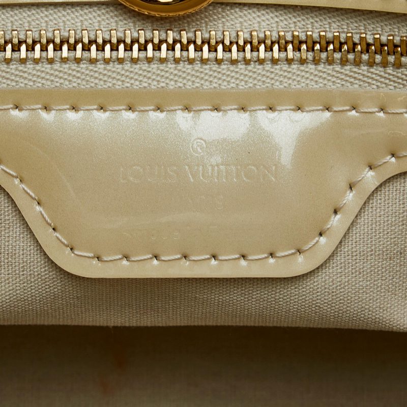 Louis Vuitton Monogram Vernis Wilshire PM (SHG-d7KIiW) - Image 6