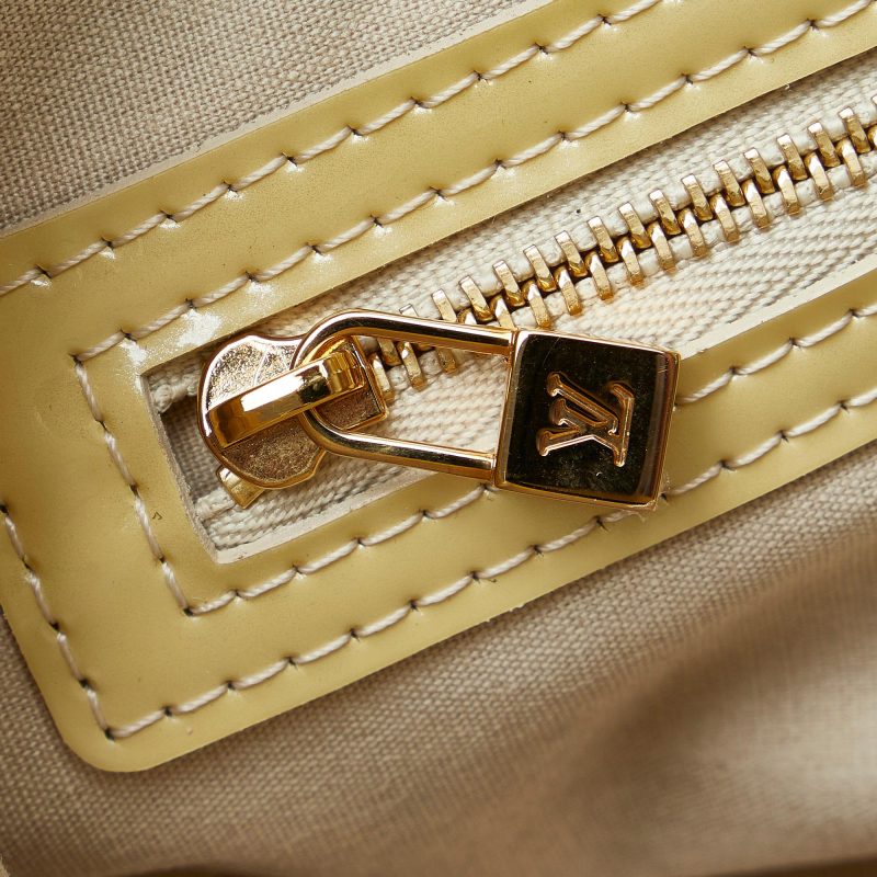 Louis Vuitton Monogram Vernis Wilshire PM (SHG-oOae4z) - Image 8