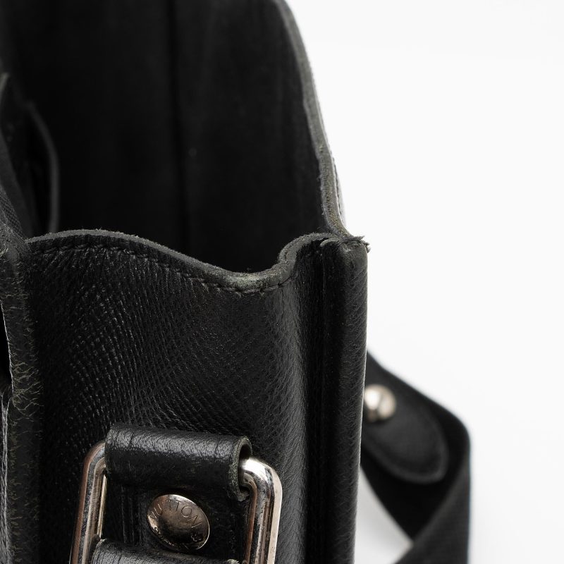 Louis Vuitton Taiga Leather Andrei Messenger Bag (SHF-23822) - Image 14