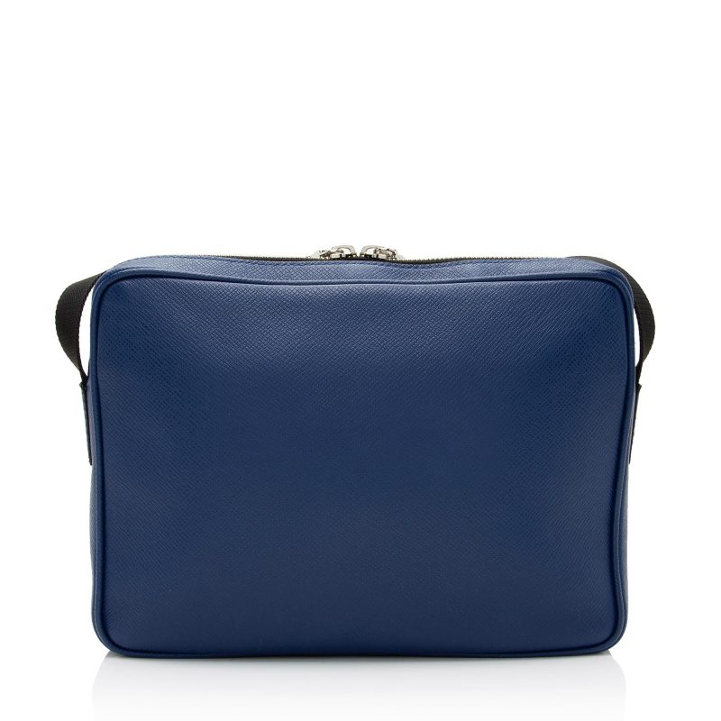 Louis Vuitton Taiga Leather Outdoor Messenger Bag (SHF-gDGAzc) - Image 2