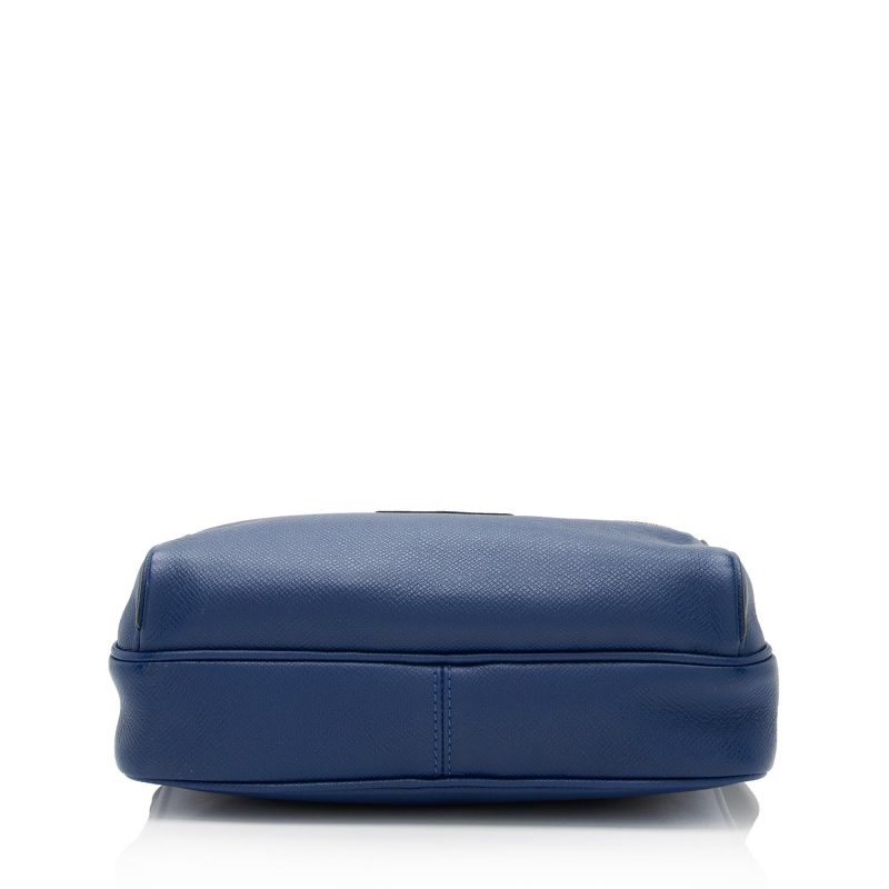 Louis Vuitton Taiga Leather Outdoor Messenger Bag (SHF-gDGAzc) - Image 3