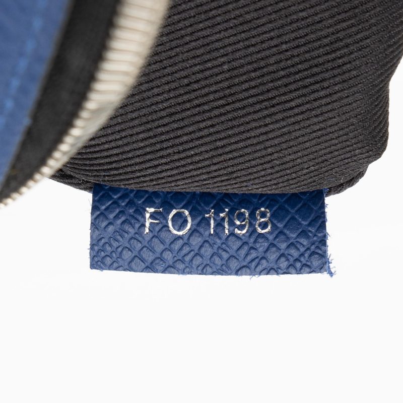 Louis Vuitton Taiga Leather Outdoor Messenger Bag (SHF-gDGAzc) - Image 5