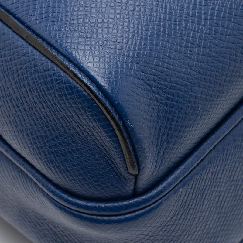 Louis Vuitton Taiga Leather Outdoor Messenger Bag (SHF-gDGAzc) - Image 10